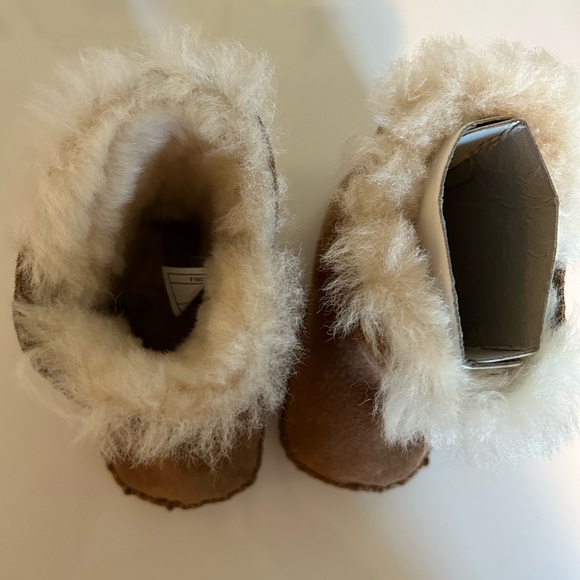 Baby girl Ugg boots size 6-12 months (2/3) brand new with box included . - Picture 3 of 6